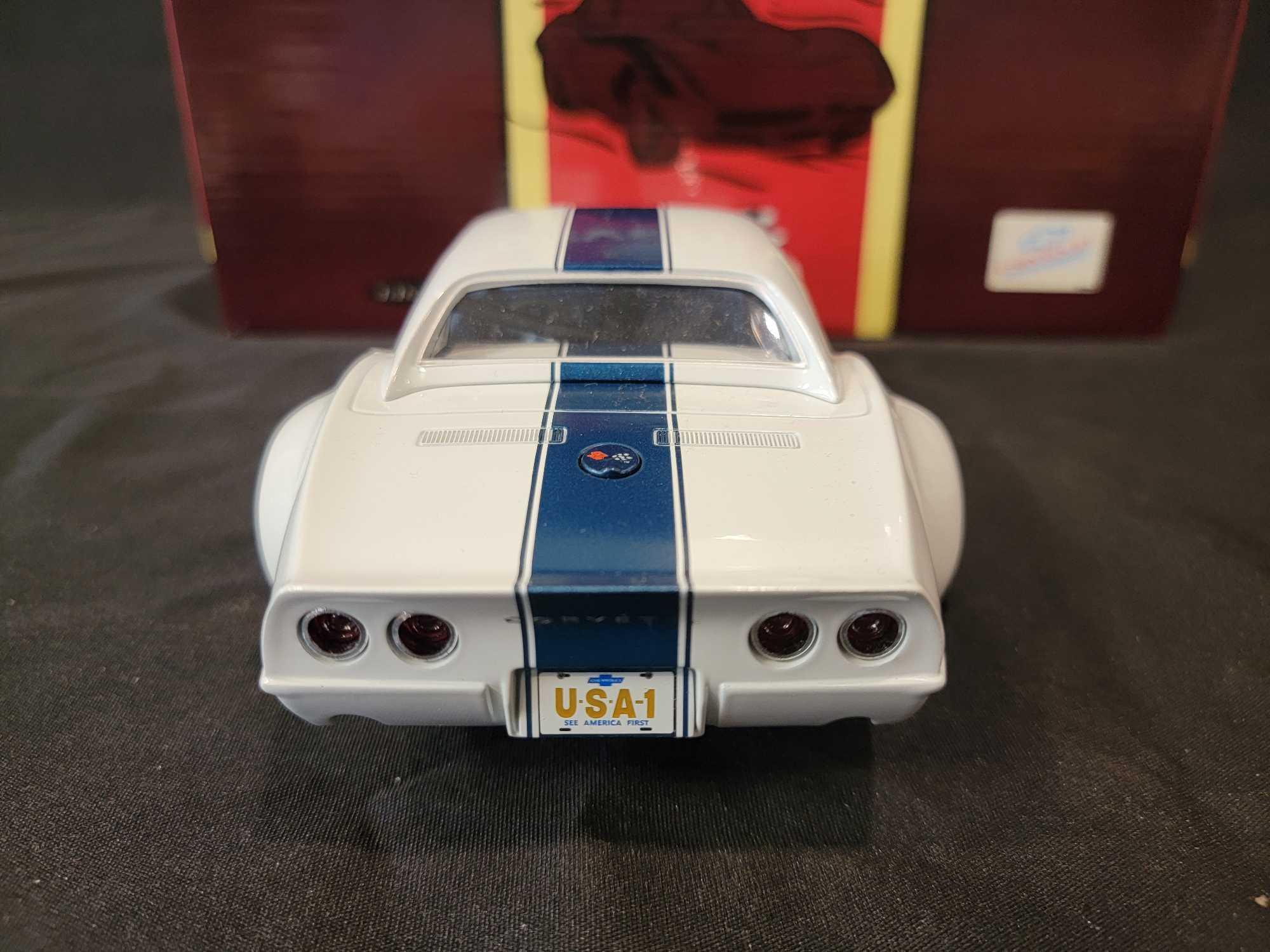 ミニカー 1/18 CORVETTE L-88 1969 GM Test Car 1:18 Chevrolet Corvette L-88 -- White 1969 GM Test Car -- Carousel 1 #