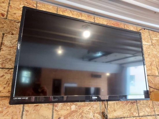 Sanyo 48" Flatscreen TV