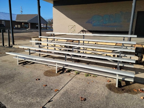 Aluminum bleachers 15ft long