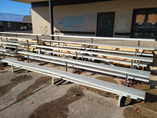 Aluminum bleachers 15ft long