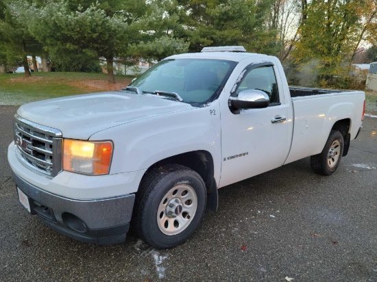 2008 GMC Sierra 104,371 miles runs good, needs battery