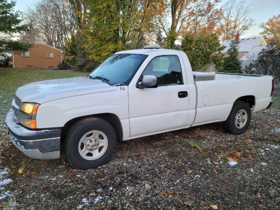 2004 Chevrolet Silverado 87,087 miles runs, needs battery