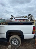 2005 GMC Sierra valve turning truck ( mounted ) 4 WD, RUNNING , needs battery