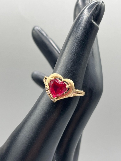 10k gold ring with heart shaped stone 2.3 DWT