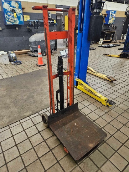 Wesco 750 Lb. Capacity Lift Cart
