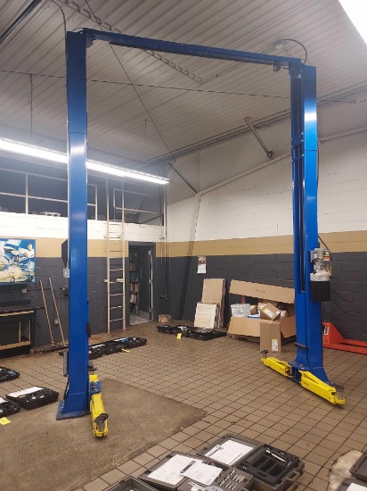 Forward Lift Co. 12,000 Lb. Capacity 14 Foot Automotive Lift