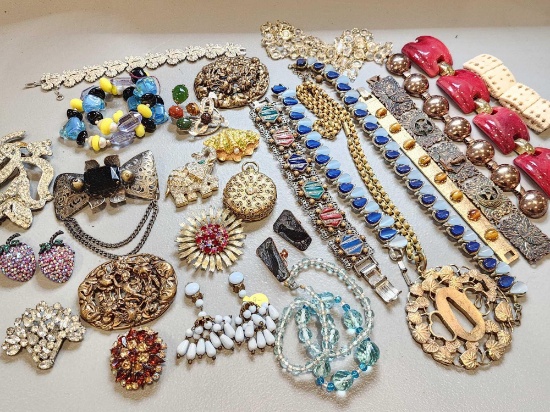 Vintage costume jewelry: rhinestones, pins, necklaces + | Jewelry ...