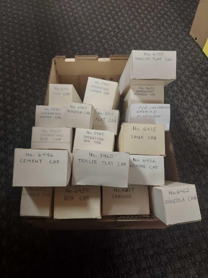 Assortment of 18 Lionel Train Cars