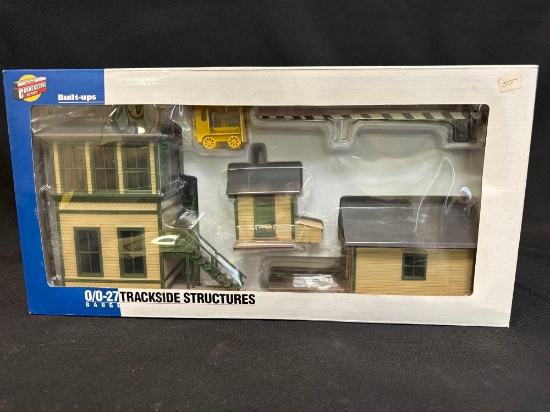 Walthers Cornerstone Built UPS Trackside Structures