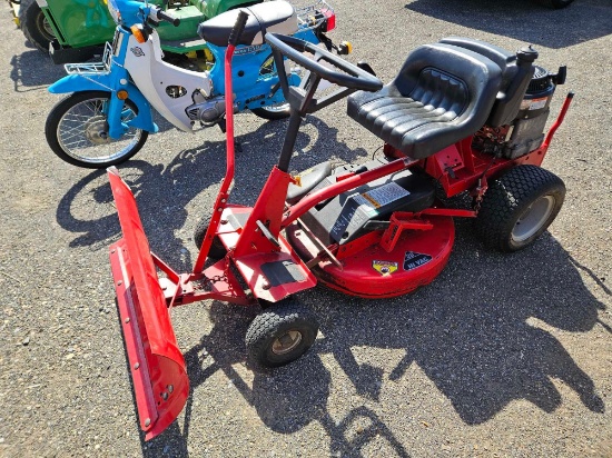 Snapper mower with blade, runs