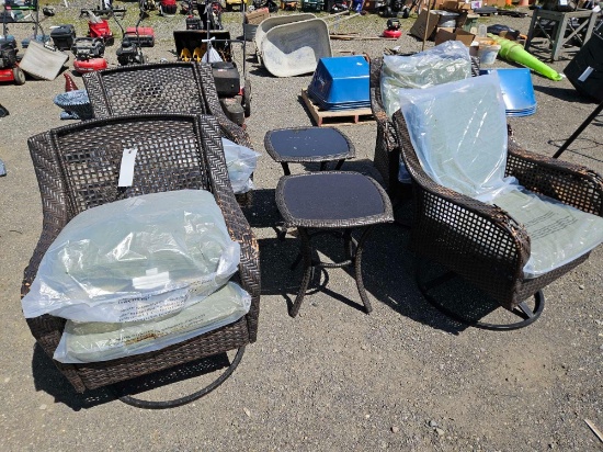 4 patio chairs with 2 stands