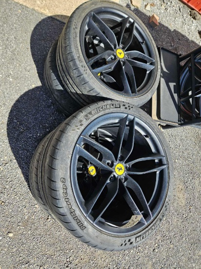 4 mounted Michelin tires, Ferrari rims