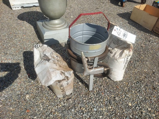Pnumatic Sandblaster Bucket & Abrasives
