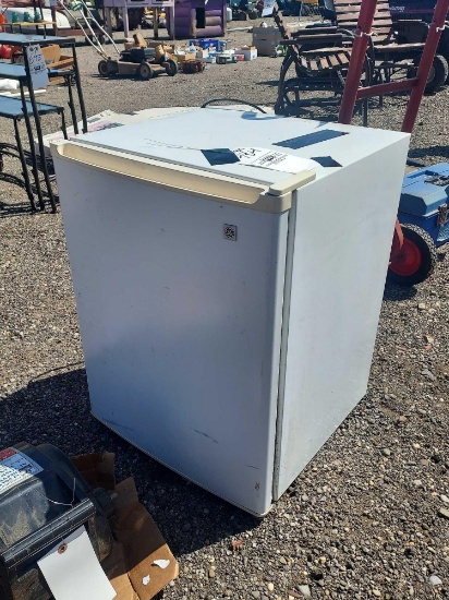 GE Mini Fridge