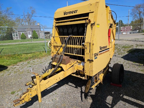 Vermeer 5041 twine round baler