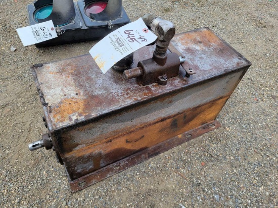 Hydraulic oil box