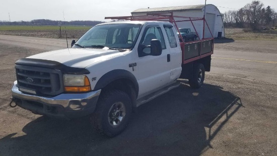 1999 Ford F250 extended cab Super Duty service bed truck