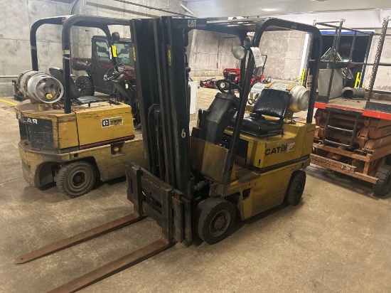 Caterpillar V30D Forklift