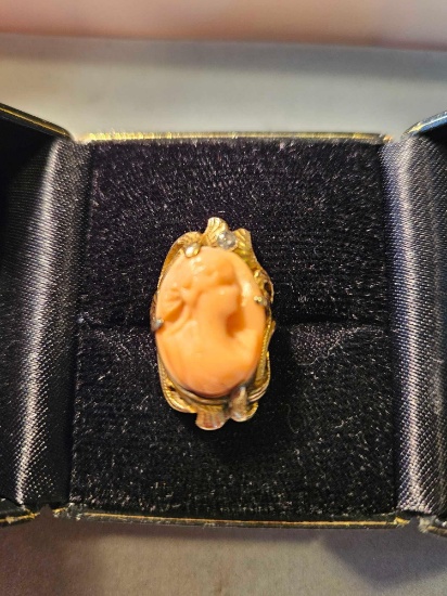 Lady's 10k yellow gold antique ring