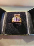 Lady's 10k yellow gold ring