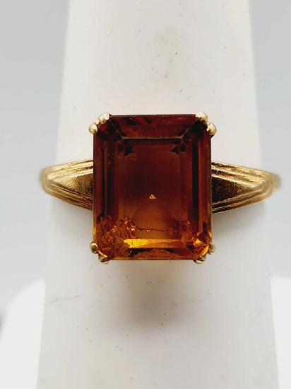 Vintage 10k gold yellow stone ring. size 6