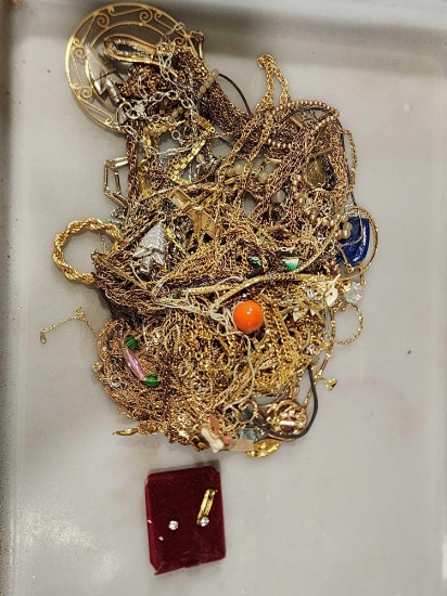 Costume Jewelry Lot: a "birds nest" or jumble of chains