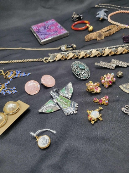 Lot of vintage costume jewelry, necklaces earrings and more