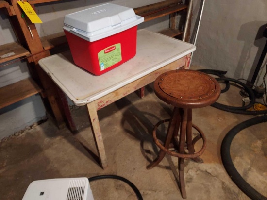 4 Vintage Fishing Rods, Rubbermaid Cooler, Stand, Stool, & Workbench Contents