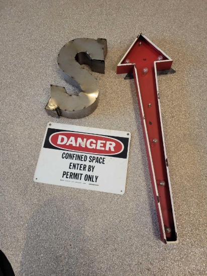 Modern metal Danger sign, metal decorative S and arrow