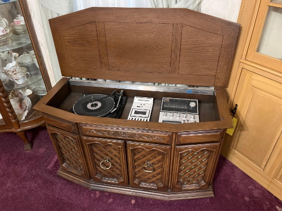 SoundDesign Classic Collection Record Cabinet