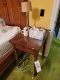 Spindel leg end table, lamp, mini cornhole