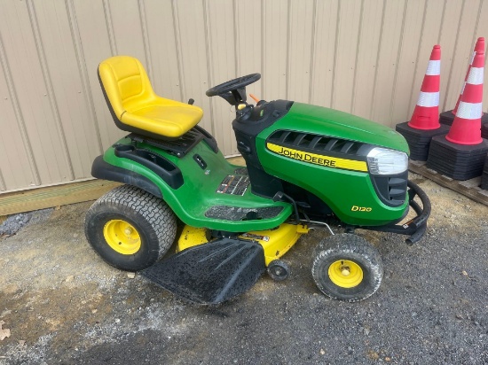 2015 John Deere D130 Lawn Tractor 254 Hours, 42? Cut