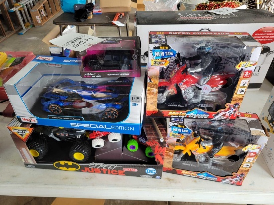 Toys, Batman monster jam, 1/18 Scale die cast lambo, dirtbike toys