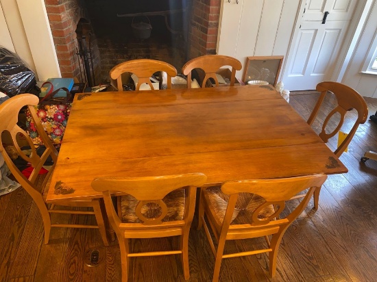 Maple dining Table with 6 Pottery Barn Chairs