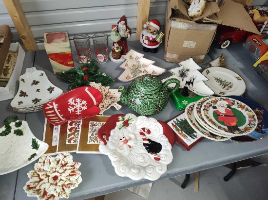 Vintage Christmas decor Items, Plates, Tray, Teapot, Trivets, s, Figurines,
