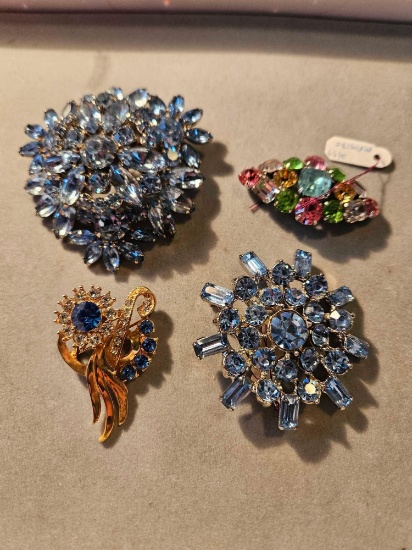 4 Victorian brooch pins