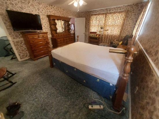 4 Piece Solid Oak Bedroom Set - Full Size Bed, Dresser, Chest of Drawers, & Nightstand