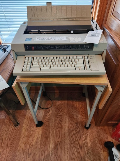 IBM Wheelwriter6 Typewriter and Stand