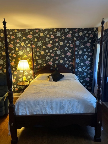Four Post Queen Sized Bed w Box Spring and Mattress