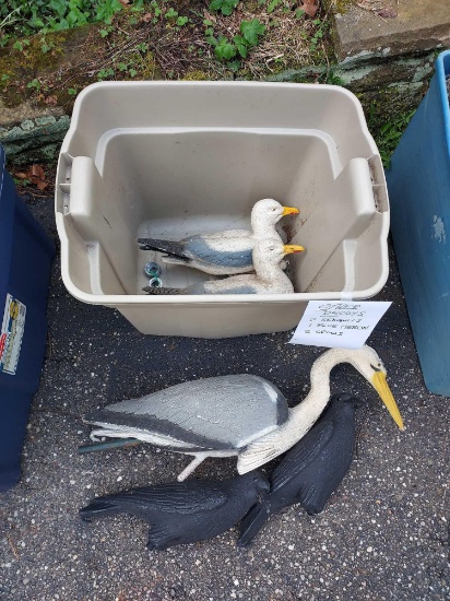 Assortment of Decoys - 2 Seagulls, 1 Blue Heron, 2 Crowns
