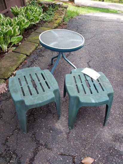 2 Plastic End Tables & Outdoor Stand