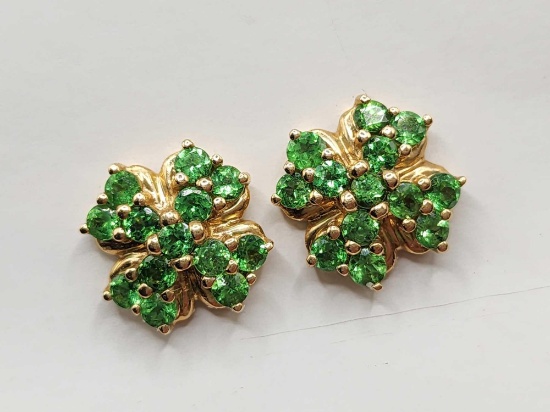 Unusual 14k yellow gold & green garnet clover stud earrings