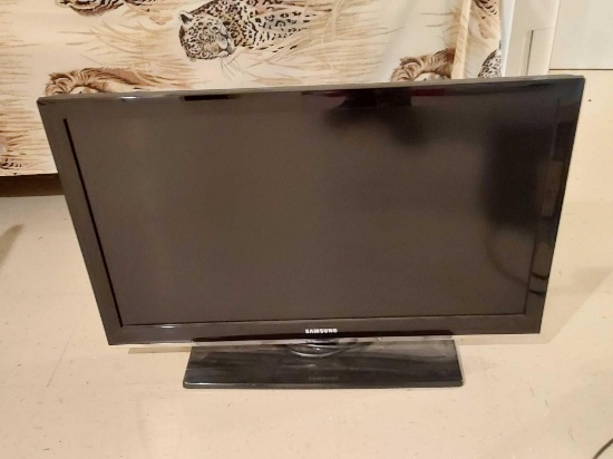 Samsung 40 In. Flatscreen TV