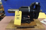 Wilton swivel and rotating jaws bench vise