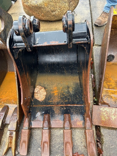 CAT 15inch Bucket