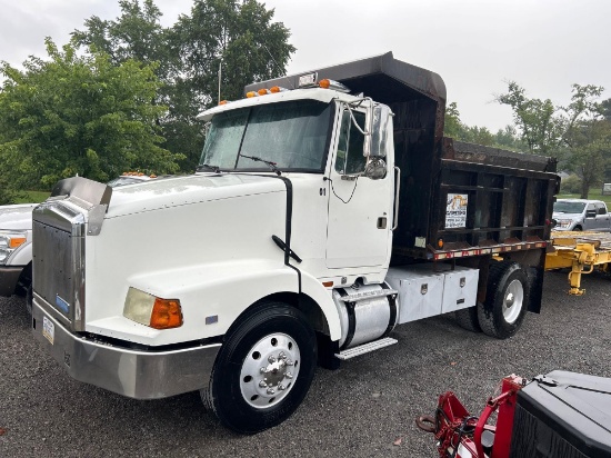 1993 Volvo Areo - 10ft steel dump, Runs