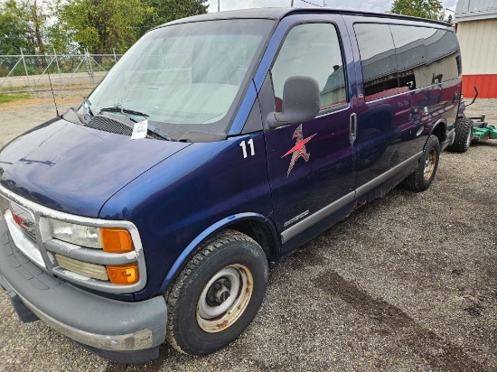 2001 GMC Savana van, 1500, runs, 131,760 miles