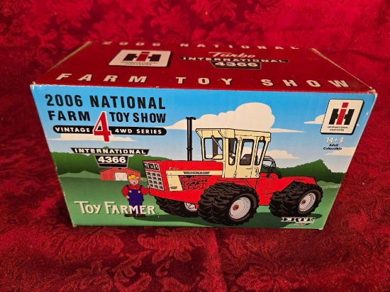 International Harvester 4366 Toy Farmer 1/32