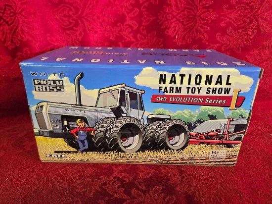 White Field Boss 4-210 Toy Farmer 1/32
