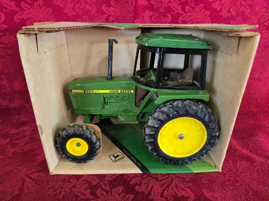 John Deere 2550 Utility Tractor 1/16